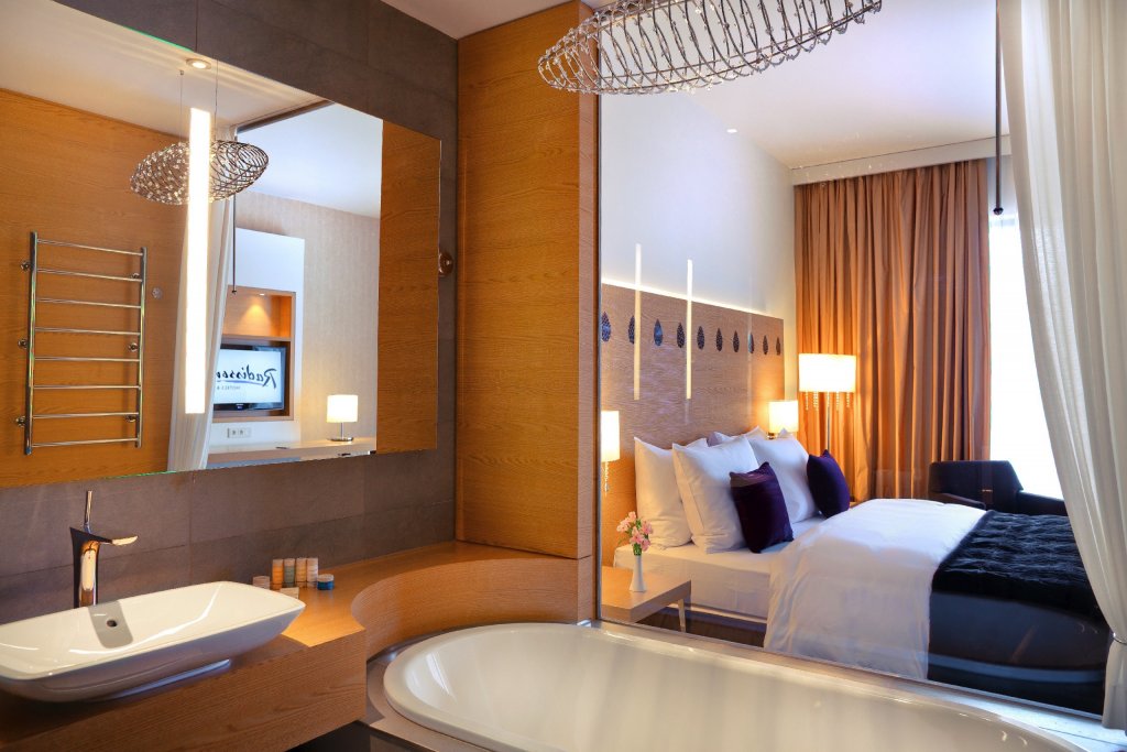 Radisson Bukovel - Baulmann Leuchten - Standard room+bathroom
