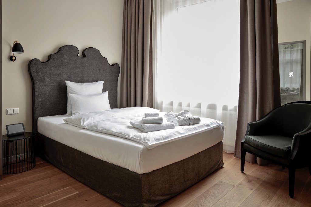 Roomers Baden-Baden - Baulmann Leuchten - roomers-living-badenbaden-hauptstrasse-16