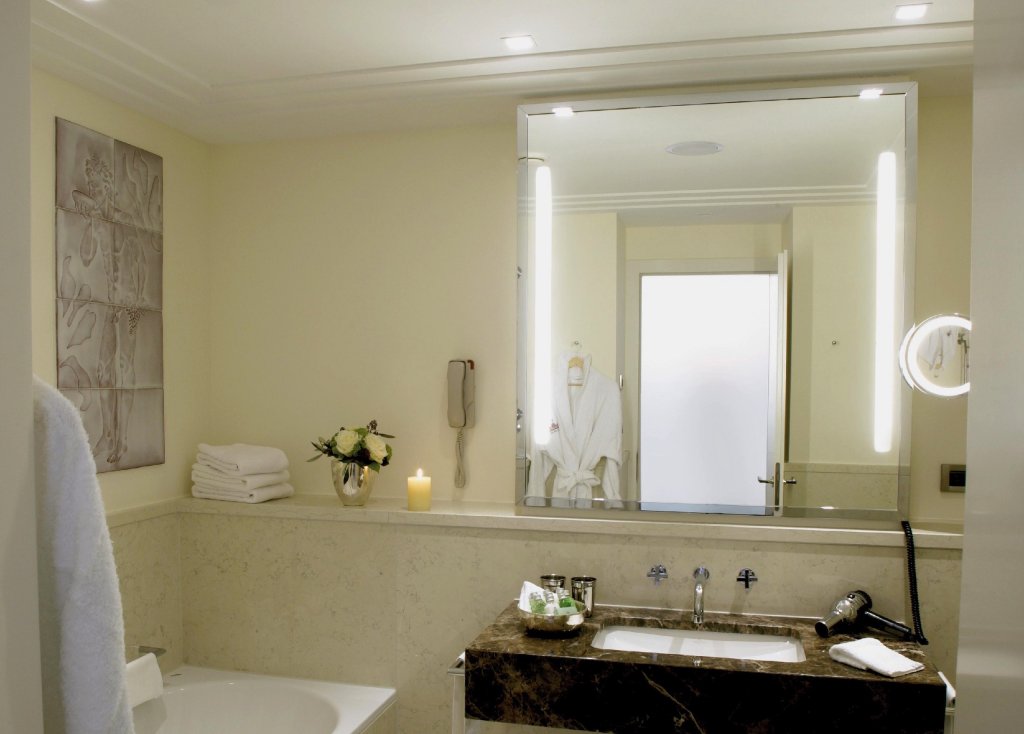 The_Charles_München - Baulmann Leuchten - BAD-02