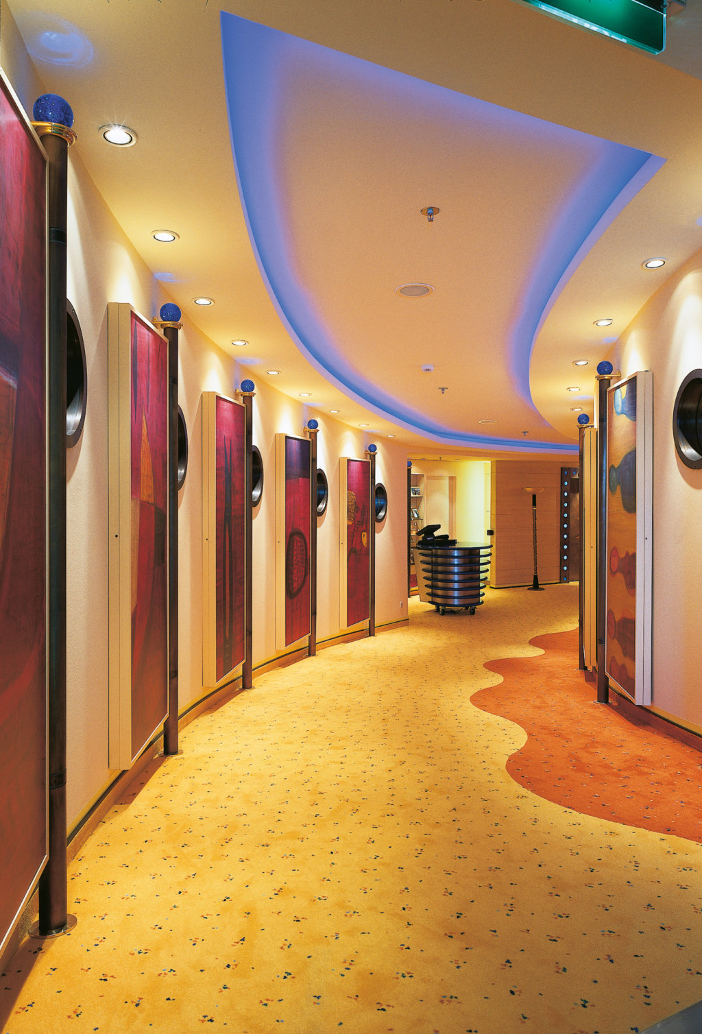 Baulmann_Leuchten_09-Aida-cara-Theatergang