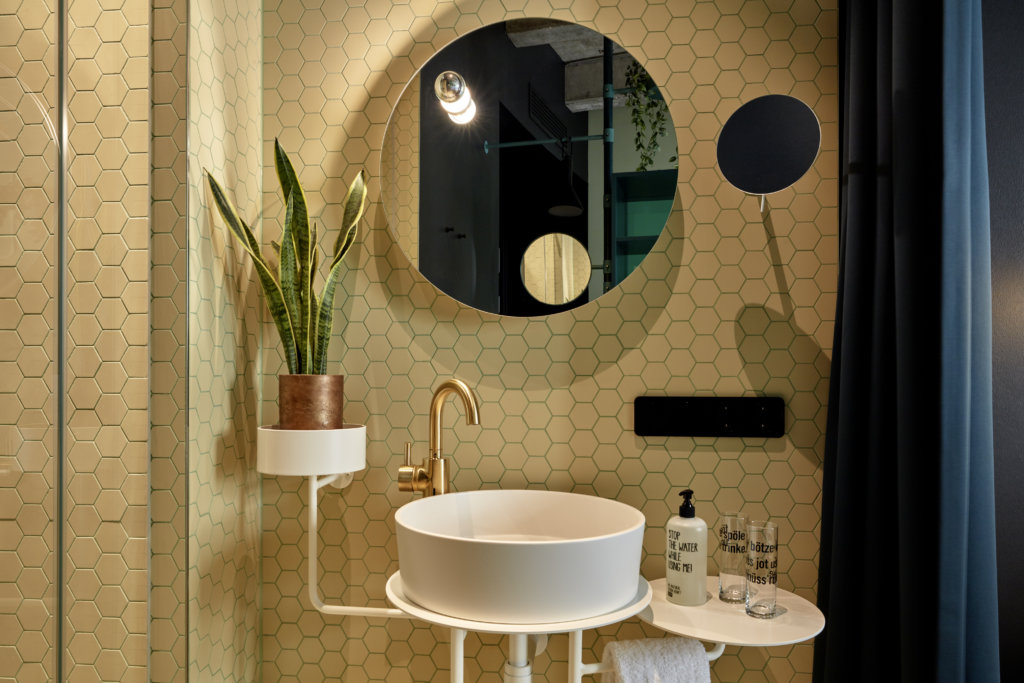 25h_Circle_SteveHerud_Rooms_IC_M_Bath_large (3)