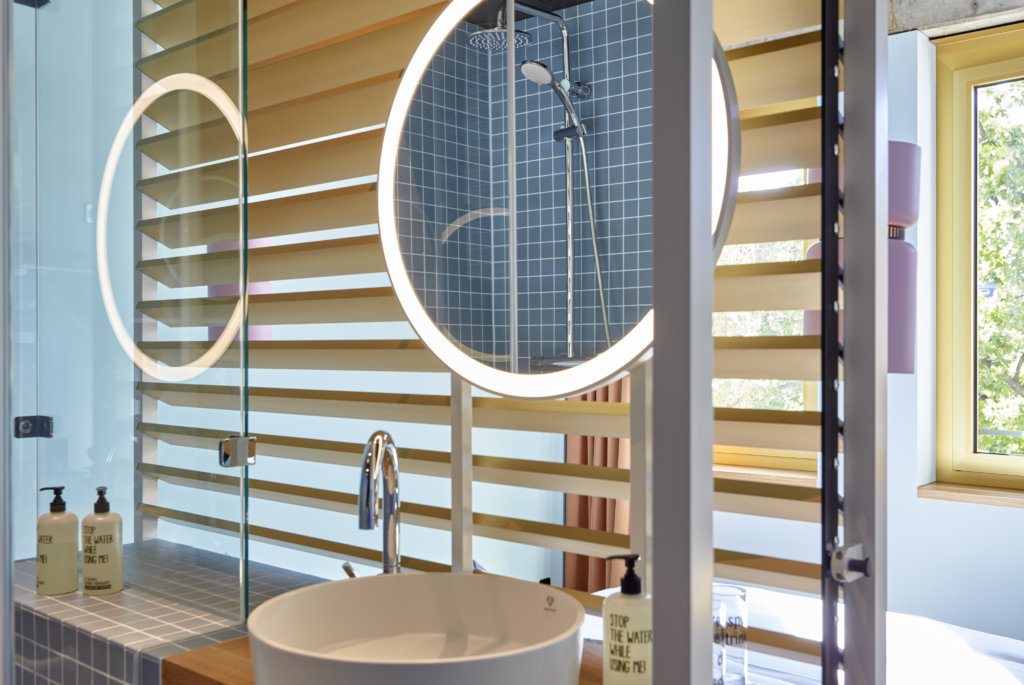 25h_Circle_SteveHerud_Rooms_OC_M_Bath_large (2)