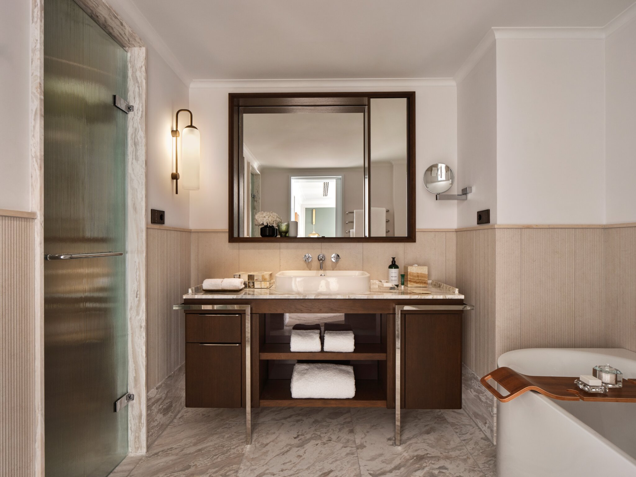 Rosewood Munich_Deluxe Room_420_Bathroom_Davide Lovatti_03