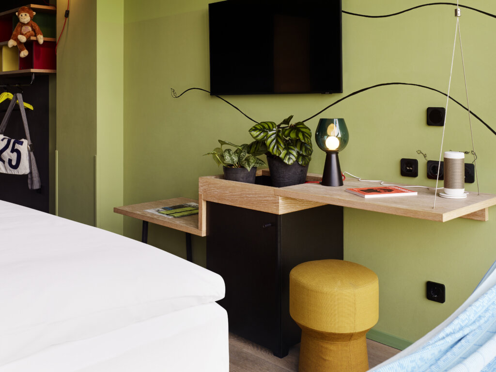 25h_Bikini_StephanLemke_Rooms_Medium_Jungle_02_3700px