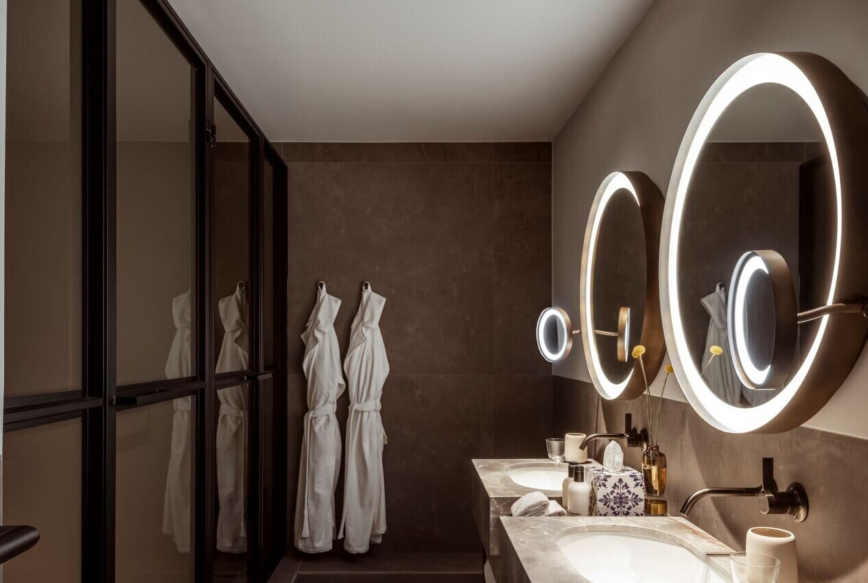 Small-RWAMS_Facilities_Rooms_CanalViewPremierRoom_508_Bathroom_1